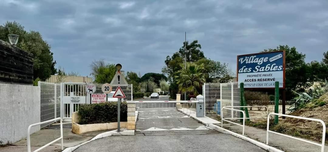 Torreilles Plage: Villa Atypique Bord De Mer Mediterranee Exterior photo